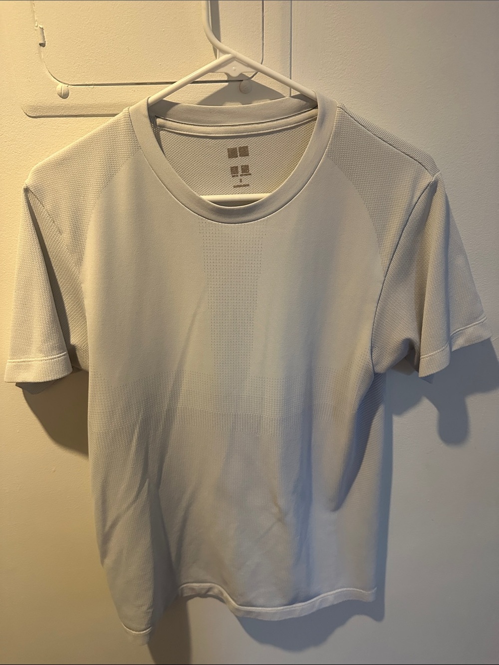 Uniqlo White Short-Sleeve Crew Performance Tee